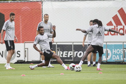 Benfica inicia treinos de pr-poca