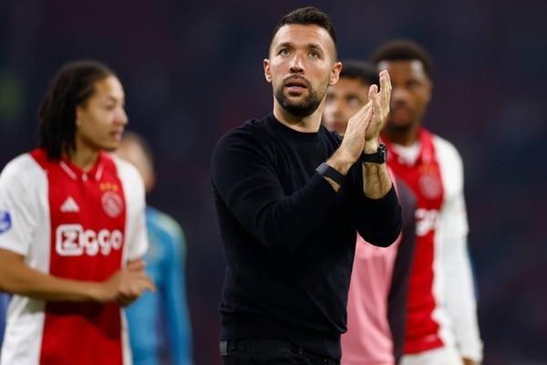 Ajax Coach Neemt Ontslag na Verlies Titel aan PSV