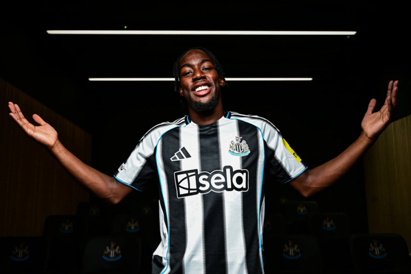 Newcastle kondigt de komst van Anthony Elanga aan