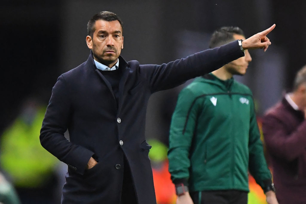 Van Bronckhorst sluit zich aan bij het team van Arne Slot