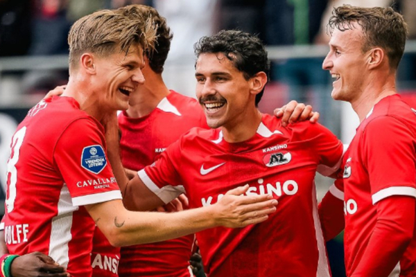 AZ Alkmaar door naar de finale van de Conference League play-offs