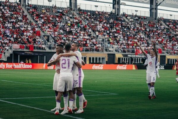 Al Ain behaalt spannende overwinning tegen WAC tijdens FIFA Club World Cup