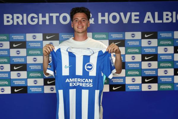 Brighton versterkt verdediging met Maxim de Cuyper