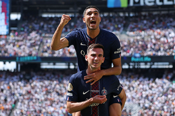 PSG verplettert Real Madrid en bereidt zich voor op finale tegen Chelsea