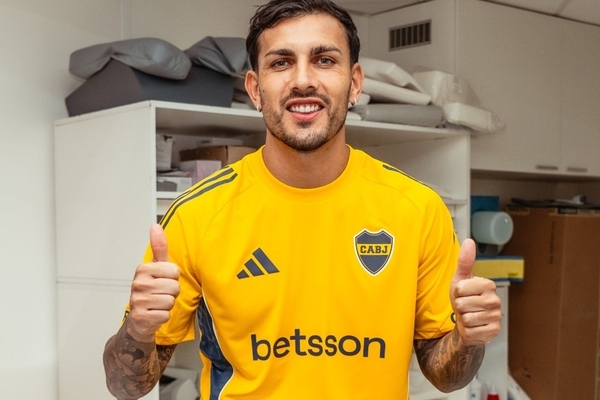 Terug naar huis: Paredes tekent bij Boca Juniors en wordt verwelkomd door meer dan 50.000 ...