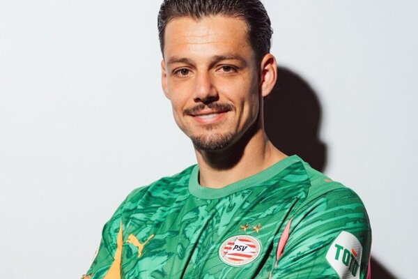 Voormalig Sparta Rotterdam-speler gepresenteerd als nieuwste aanwinst van PSV