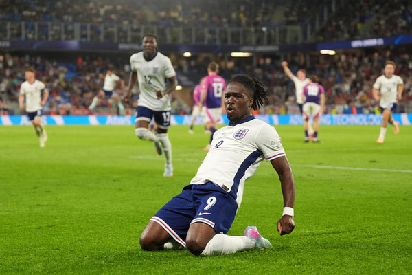 Engeland Overwint Duitsland in Spannende Finale van Europees Kampioenschap U21